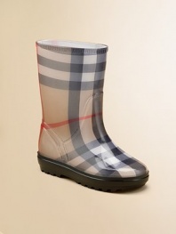 Familiar checks keep little feet warm and dry with a traditional Burberry look.Pull-on styling PVC upper Padded insole PVC sole Nylon lining Made in Italy