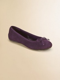 Versatile ballerina shoes with a sweet bow detail. Leather upper Slip-on Padded insole Rubber sole Imported 