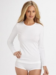 A scoopneck style perfect in comfortable cotton. Scoopneck Long sleeves Pull-on style 96% cotton/4% elastane Machine wash Imported 