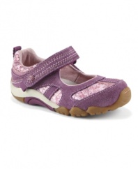 The SRT Cassidy proves you don't have to sacrifice style for comfort. Your baby can have the best of both worlds thanks to Sensory Response Technology in the footbed and outsole. Sensory pods allow her to feel and react to the ground beneath her while a self-molding footbed evenly disperses pressure.