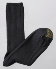 A thick, luxurious casual sock in combed cotton. Ribbed texture all over. Style 633E.