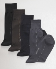 With an ultra-soft touch and easy stretch, these luxury microfiber socks from Perry Ellis were made for the guy who holds his look to high standards right down to his toes.