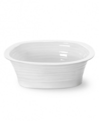 From celebrated chef and food writer, Sophie Conran, comes this artfully designed pie dish. Created with the foodie in mind, this versatile dish transitions from cookware to dinnerware with the utmost ease.