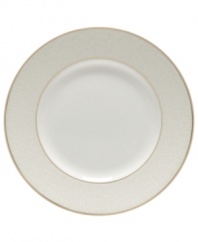 A glistening mosaic covers the Opalene bread and butter plate in colors that evoke the precious opal gem. These soft, creamy hues and bands of lustrous platinum infuse Royal Doulton's bone china collection with modern and decidedly feminine grace.