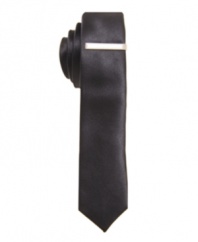 Take a shine to this sleek sateen skinny tie from Alfani RED.