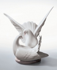 Two snowy doves make themselves at home in their love nest. Fine porcelain. 9.5 x 10.