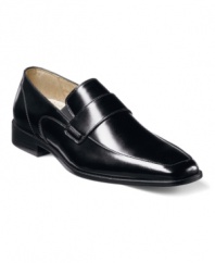 This pair of men's dress shoes is sleek, polished and super sophisticated. These timeless Stacy Adams men's loafers put an exclamation point on any well-constructed combination.