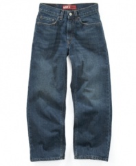 A true American classic, this deep blue jean features a stylishly loose fit with five pocket styling and a straight leg.