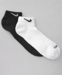 For a smooth, athletic fit with added moisture control, stock up with this convenient six pack of sporty low socks from Nike.