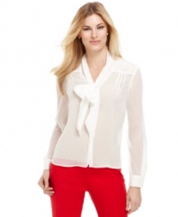 Jones New York's sophisticated petite silk blouse pairs as easily with bright slim-fitting pants as it does with traditional neutral trousers. A versatile member of your wardrobe!