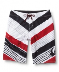 In an iconic trio of hues, these Quiksilver board shorts are an all-American classic with a cool twist.