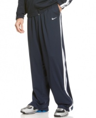 Whether for lounging around or working out, these Nike track pants have a sporty, comfortable style you'll love.