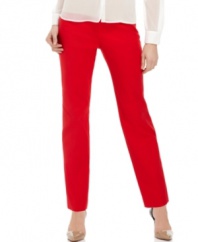 These petite pants by Jones New York feature a fabulous slim fit and bright hue perfect for the season ahead.