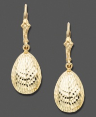 Exquisite diamond cutting brings a distinctive look to the teardrop earring. Made of luminous 14K gold.