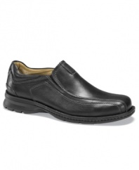 Need to bridge the work week and the weekend with a neutral pair of casual men's shoes? These gored bike toe loafers from Dockers helps you easily jump back and forth between on-the-job and off-the-clock.