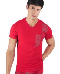 Bury your boring tees. This v-neck from Papi freshens your casual look.