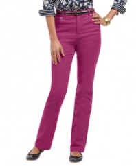 These Charter Club petite jeans feature an of-the-moment colored wash and slimming tummy panel for a flattering fit! Pair it with a printed shirt for an unexpected take on tailored dressing.