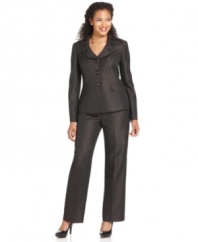 Le Suit's pantsuit takes you seamlessly from the office to an evening event. The pleated collar and metallic-flecked fabric give this combination a chic boost.