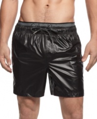 Shine on. Be a standout style star when you're playing in the sun and sand in these swim trunks from Calvin Klein.