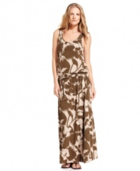 Perfect for an effortless-chic day look, pair this petite MICHAEL Michael Kors floral-print maxi dress with your fave embellished flats!
