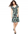 Looking your best is easy in this petite B-Slim dress by Elementz, featuring a built-in slimming lining for a smooth silhouette. A floral print is a pretty update to this timeless silhouette!