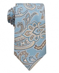 Bring a pattern play into your every day with this charming paisley tie from Perry Ellis.