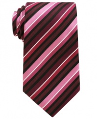 Find your angle. This Alfani tie lets you follow the lines for a lean, streamlined look.