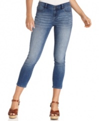 These petite cropped skinny jeans from Calvin Klein Jeans belong in your wardrobe! Jazz them up with wedges and a flirty top for a great look.