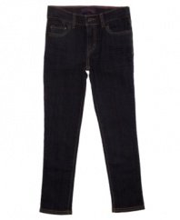 Cute and comfy. These jeggings from Levi's provide her denim that gives, with a look that's both flexible and stylish.