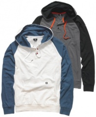 With a shot of sweet color blocking, this Volcom hoodie is a nod to the old-school cool of vintage baseball tees.