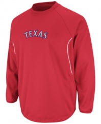 Put your back into it. Get into the swing of the season with this Texas Rangers MLB fleece featuring Therma Base technology from Majestic.