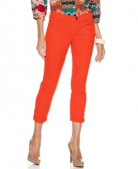 Calvin Klein Jeans puts a trendy spin on these petite cropped jeans, giving them a vivid wash and a skinny, stretchy fit!