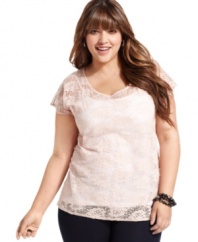 Look amazing in lace with Soprano's short sleeve plus size top-- it's a must-have for the season!