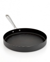 A supporting piece for a master chef. Inspired by the passion & precision of Emeril, this hard-anodized grill pan boasts an easy-release nonstick finish that expertly heats and preps your favorite dishes. Add the lid for moisture-rich, nutrient-loaded meals. Lifetime warranty.