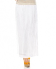 Instantly update your wardrobe with this Charter Club maxi skirt, rendered in so-soft crinkled cotton. Pair it with a lightweight sweater and vibrant pumps for on-trend summer style!
