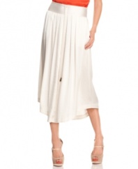 With an on-trend shirttail hem, this Vince Camuto midi skirt is a summer must-have!