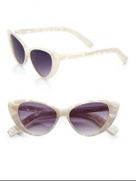 An extremely retro, handmade cat's-eye design in lightweight plastic for a 50's-inspired appeal. Available in shiny white mother-of-pearl with grey gradient lens or shiny tortoise with brown gradient lens.Plastic templesUV400 protectionImported