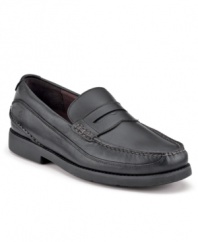 Timeless sophistication meets modern convenience. These classic penny loafers were crafted in waterproof leather, making them the perfect wear-anywhere pair in your rotation of men's dress shoes.