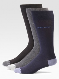 Lightweight and breathable solid dress socks with logo detail and heel and toe contrast, finished in a smooth, stretch cotton blend.Set of 3Mid-calf height75% cotton/23% polyesteramide/2% elastaneMachine washImported