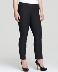 Ease into weekend wear in these Eileen Fisher Plus pants featuring a cropped, light-weight silhouette for warm-weather comfort.