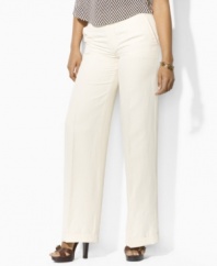 These plus size Lauren by Ralph Lauren pants are designed in elegant wool crepe with a chic wide leg for an ultra-feminine silhouette.