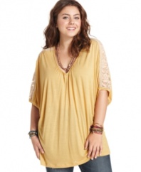 Lace lends an on-trend finish to Eyeshadow's three-quarter-sleeve plus size top-- complete the look with your fave jeans!