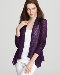 Rendered in vibrant linen, this Eileen Fisher Petites cardigan drapes effortlessly over pants and skirts alike, lending itself to both casual and professional looks.