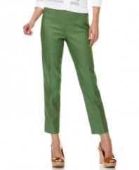 Crisp, classic and clean-fronted--Jones New York Signature's petite capri pants are charming for spring. Pair with a polished flat or your favorite wedges for perfect seasonal style.