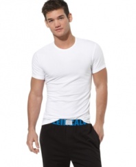 Basics could do with some replacing? Crafted in a cotton modal stretch fabrication, this Calvin Klein T shirt makes for a strong starting point.