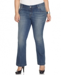 Work the latest denim trend of the season, flared legs, with Levi's® 524 plus size jeans. The faded blue wash gives them a perfectly worn-in look.