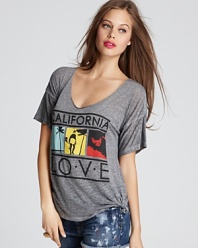 Show your love for the Golden State in this Rebel Yell tee, emblazoned with a California-cool graphic.