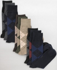 In a perfectly preppy argyle, this dress socks 3 pack from Polo Ralph Lauren is a comfortable addition to your everyday essentials.