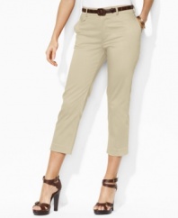 Rendered in sleek stretch twill, these petite Lauren by Ralph Lauren pants are crafted with a slim, cropped leg for modern style.