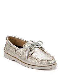 Metallic leather takes the classic boat shoes from the deck to the dock. Wear on and off the boat all summer and into the autumn for shimmering, nautical-inspired style.